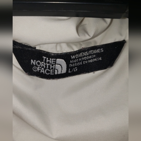 North face Large white Jacket with Red detailing - Picture 12 of 13